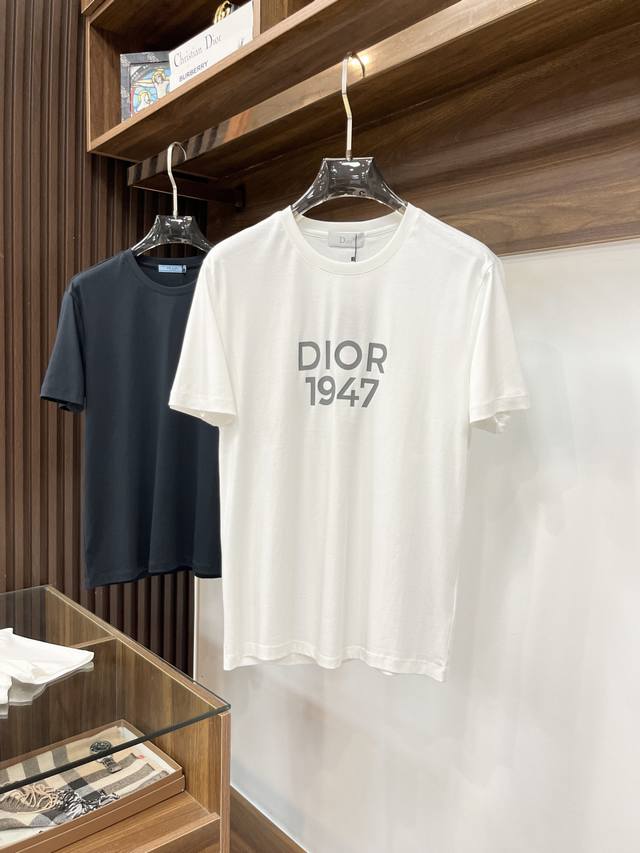 Dior 迪奥-2540Ss夏季新款 专柜时尚大爆款圆领T恤，休闲时尚外穿 内搭必备款，舒适好看上身可见 定制进口高端丝光面料，手感细腻丝滑有质感，上身舒适透气