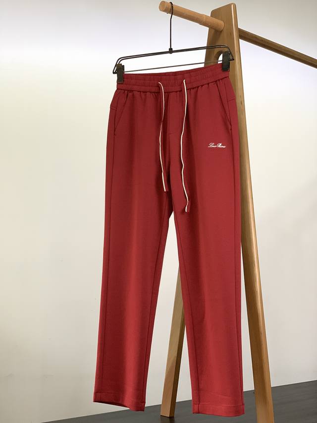 Loropiana L.P2570Ss春夏新品 Lp 刺绣抽绳休闲裤，一上身就是好看 .一定是Lp王牌 ..新款针织弹力纤维内里混纺面料。 上身的立体感十足。