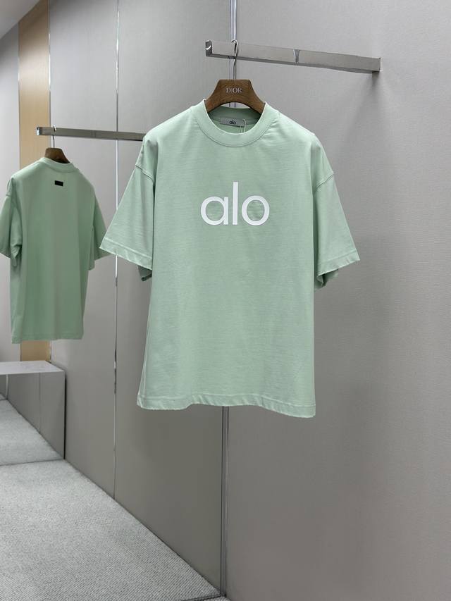 Alo 25Ss春夏新款首发专柜最新款短袖圆领T恤 高端订制 设计前卫时尚！品牌Logo重工艺设计 高端定制280高克重面料.手感柔软.穿着舒适.专柜级别精致车