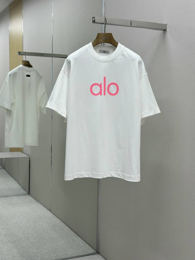 Alo 25Ss春夏新款首发专柜最新款短袖圆领T恤 高端订制 设计前卫时尚！品牌Logo重工艺设计 高端定制280高克重面料.手感柔软.穿着舒适.专柜级别精致车