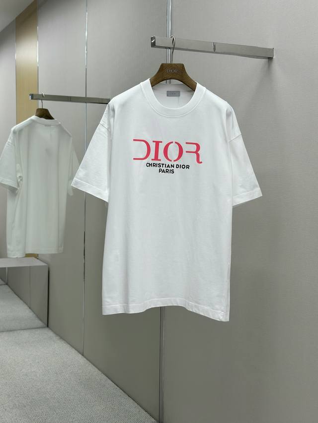 Dior 25Ss春夏新款首发专柜最新款短袖圆领T恤 高端订制 设计前卫时尚！品牌Logo重工艺设计 高端定制280高克重面料.手感柔软.穿着舒适.专柜级别精致