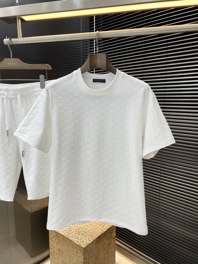 一套不拆卖P： Louis Vuitton 路易威登 重磅推荐！2025春夏季新品 十足腔调 上身非常的赞 超有型 绝对是吸引回头率的利器！时尚潮流套装。采用进