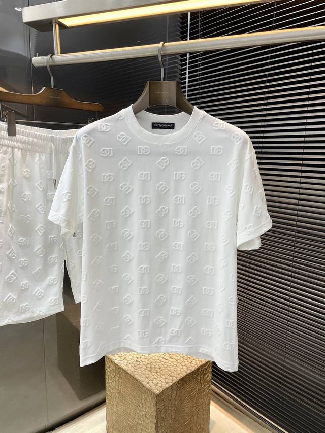 一套不拆卖P： Dolce&Gabbana- 杜嘉班纳 重磅推荐！2025春季新品 十足腔调 上身非常的赞 超有型 绝对是吸引回头率的利器！时尚潮流套装。采用进