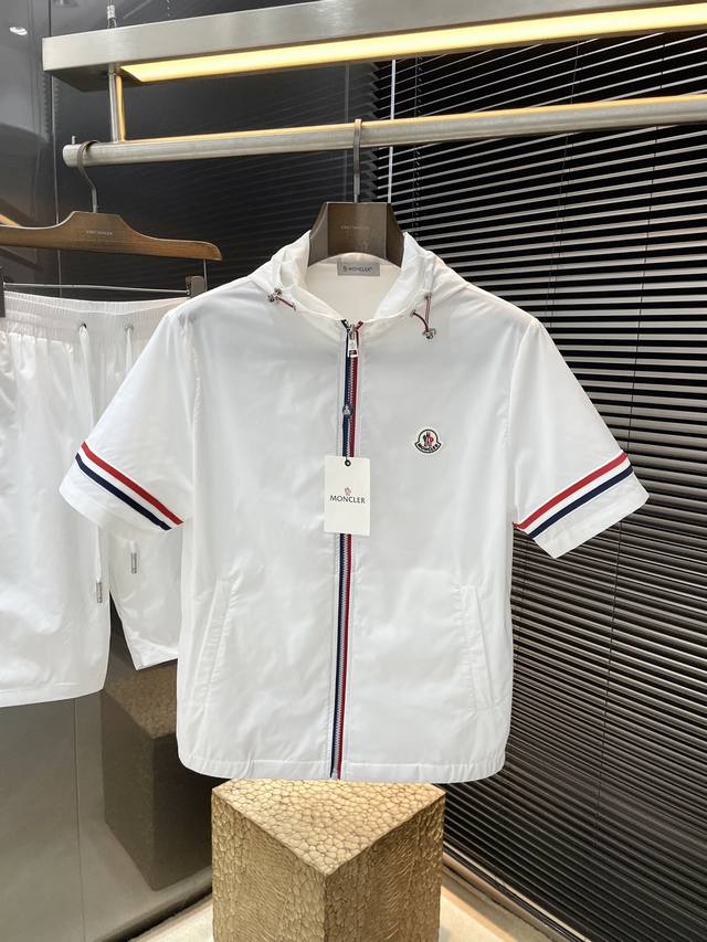一套不拆卖 Moncher- 蒙口 重磅推荐！2025春夏新品 十足腔调 上身非常的赞 超有型 绝对是吸引回头率的利器！时尚潮流套装。采用进口聚脂纤维面料，舒适