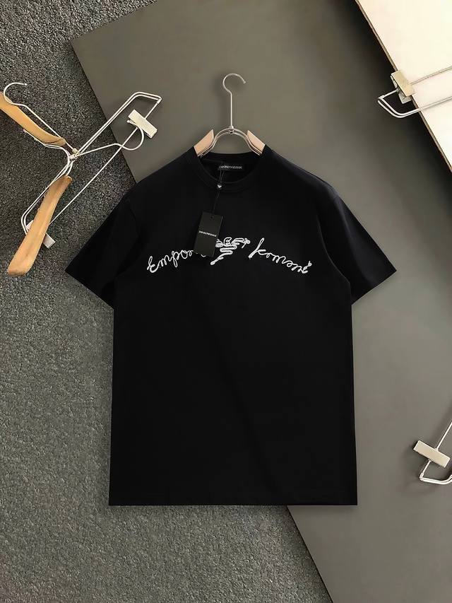 Arman* 新款徽标Logo设计情侣款短袖T恤简约Logo粗线麻绳元素T恤。高级面料手感柔软舒适带有弹力，简约大气，上身效果超赞，采用32支纯棉双纱面料，手感