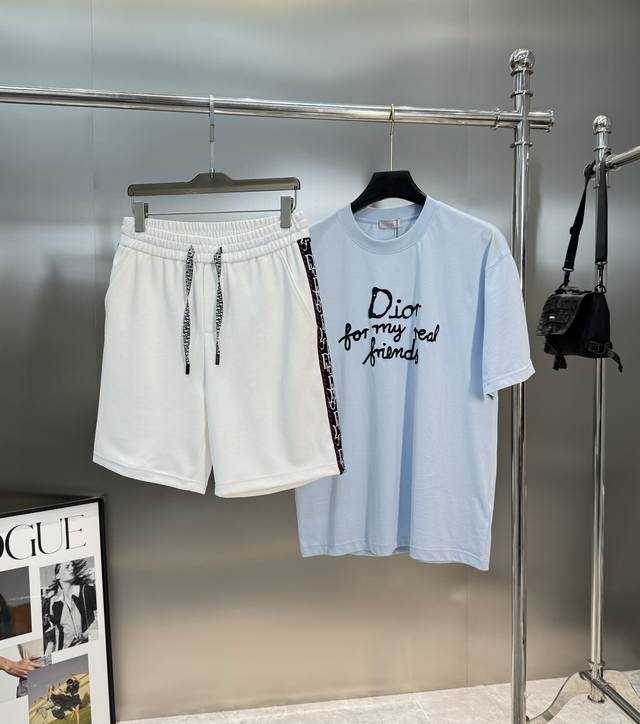 上衣 裤子 Dio*R迪奥25S夏季新款运动休闲五分短裤可搭配套装.侧身新款织带定制设计.经典Cd品牌气息十足.织带红蓝设计系搭配.原版字母Dior层次分明 基