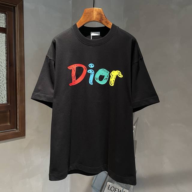 新款Dior，Logo图案春夏新款短袖，采用舒适透气面料，潮流搭配，顶级的做工，高端品质！男女同款。尺码：S-2Xl