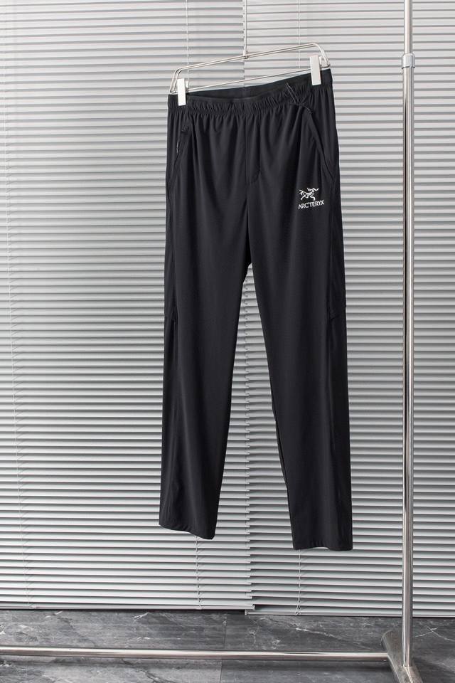 New# 鸟牌Arc‘Teryx 25Ss 冰丝尼龙四面弹力松紧抽绳腰头男士直筒休闲长裤#采用定制90%锦纶+10%氨纶成分，面料轻薄柔软有弹力，肌理清晰可见，