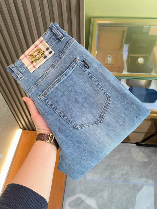 巴宝莉 阔腿裤 新款来袭2630新春爆款新品 专柜有售 实体店极品牛仔裤专柜原版1:1好货，适合各个年龄段。市场最高版本的欧洲进口面料。舒适柔软亲肤，上身效果超
