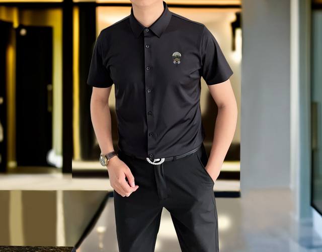 Fendi 芬迪 2025春夏男士衬衣时尚休闲短袖衬衫，香港洋行渠道货，重磅高端臻品，一款高奢品鉴白金级单品，品相纯正！ 25Ss春夏颜值度颇高的一款衬衫，整体