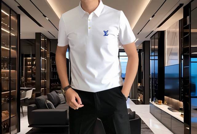 Lv 路易威登 2025春夏专柜新款 高端优雅时尚男士定制 顶级时尚休闲短袖Polo衫翻领衫。 25Ss高端人士必备单品，精选进口原单丝光细珠地棉面料，原版Lo