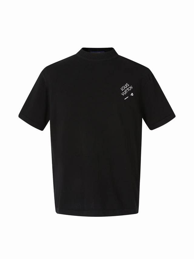 Louis Vuitton23Ss纯色胸前Logo圆领 正品12609购入 采用14针进口机Santoni进行编织 领子采用7针圆领机双纹进行编织 40支全高精
