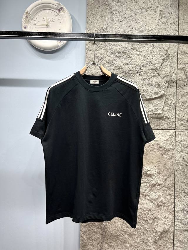 Celin*赛琳 微标标识短袖T恤 *精选280G 26支双纱紧密纺面料，透气性与舒适度兼备，耐磨性与质感并存。每一次穿着，都是对肌肤的温柔呵护。 *印花工艺：