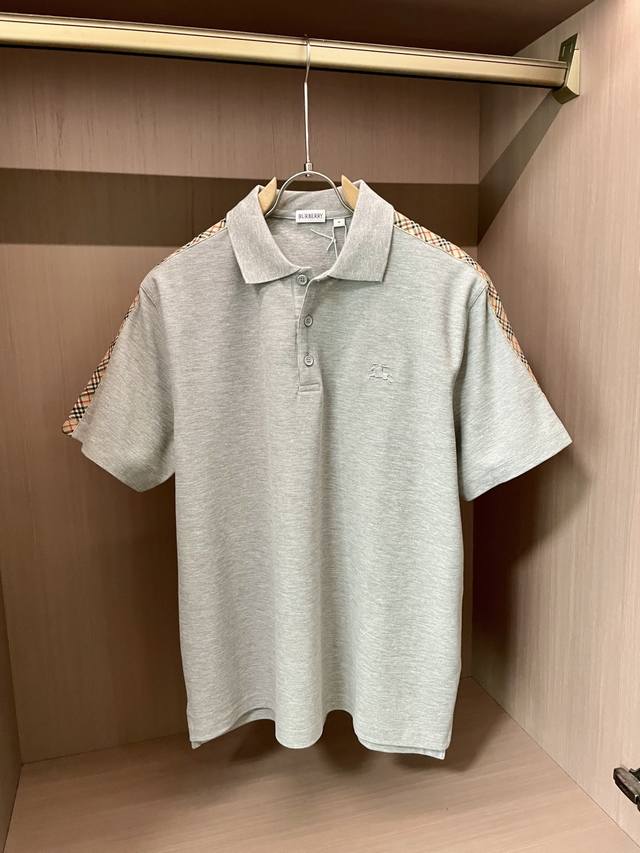 Bur 2025Ss夏季新款 官网最新款翻领 Polo衫，搭配品牌图标，延续极简常态化的设计，时髦与气质于一身！配色轻熟百搭 细节精致出挑！面料采用进口丝光珠地