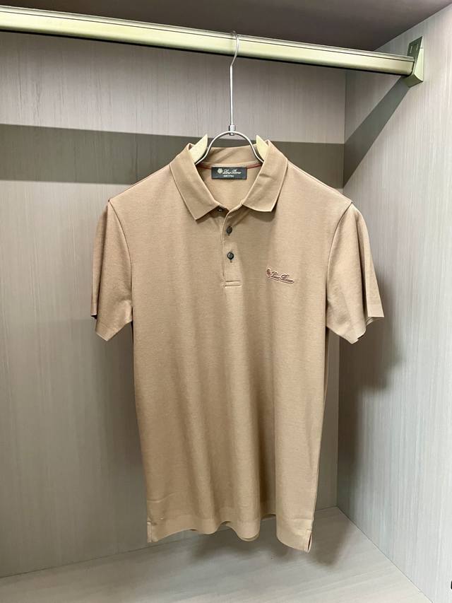 Lp2580Ss夏季新款 官网最新款翻领 Polo衫，搭配品牌图标，延续极简常态化的设计，时髦与气质于一身！配色轻熟百搭 细节精致出挑！面料采用进口丝光珠地棉，