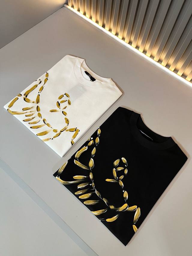 Arcter*X始*祖鸟 联名Jil Sander 2025春夏新款男女同款短袖T恤户外品牌可能大家第一想到的就是加拿大鹅、始祖鸟。给人一种标签试的感觉！除了在