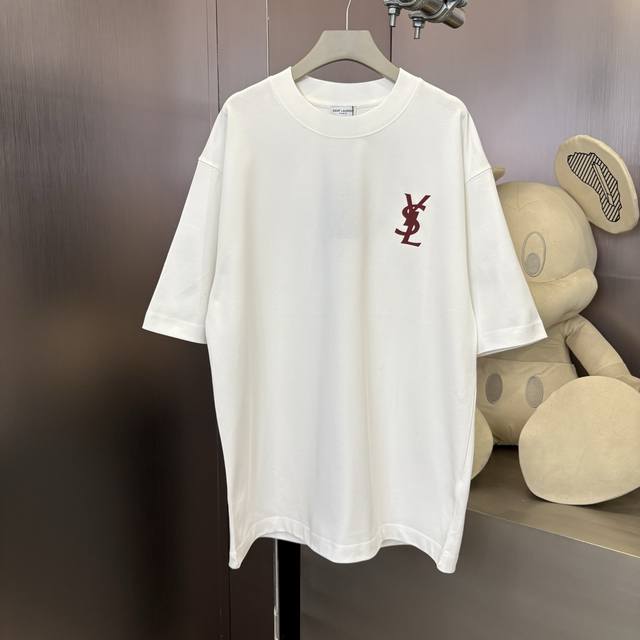 Ysl 面料: 320克面料 40支双纱 尺码: S - 斤 M - 斤 L - 斤 Xl -200斤 Xxl 200-220斤 春夏限定款，320克面料，定制