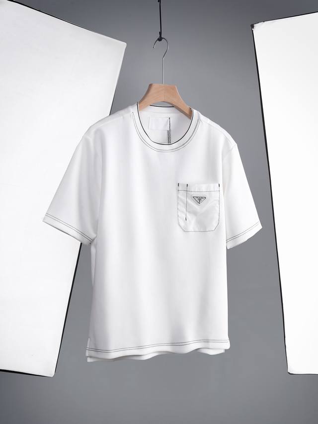 普拉达线条口袋金属Logo圆领T恤 S-Xl