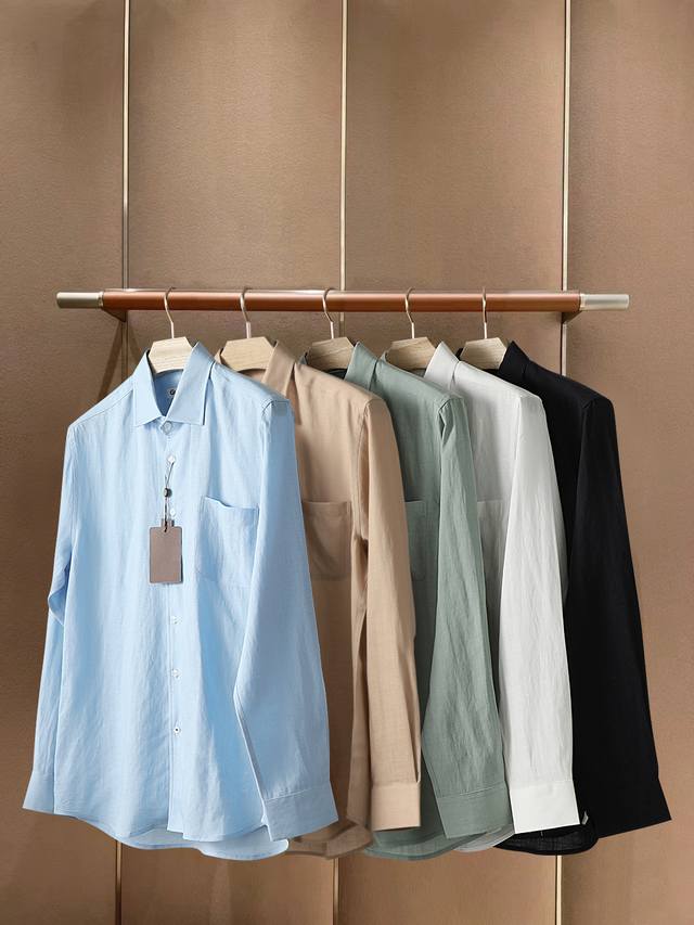 Loro Piana Ss25 春夏男装 码数 M-3Xl 颜色 :卡其色，白色，绿色，浅蓝色，宝蓝色 春夏新品亚麻质地系列时尚商务休闲百搭男士长袖衬衣，采用优