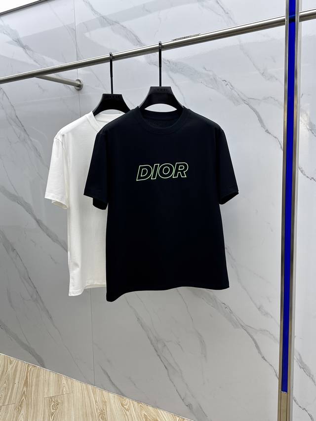 Dior*迪奥 2025Fw春夏新品圆领打底外穿T恤，立体感Logo常规半袖纯棉打底T恤，棉，手感面糯有骨感，柔而有韧性。工艺处理，韧性和抗皱性能得到大幅度提高