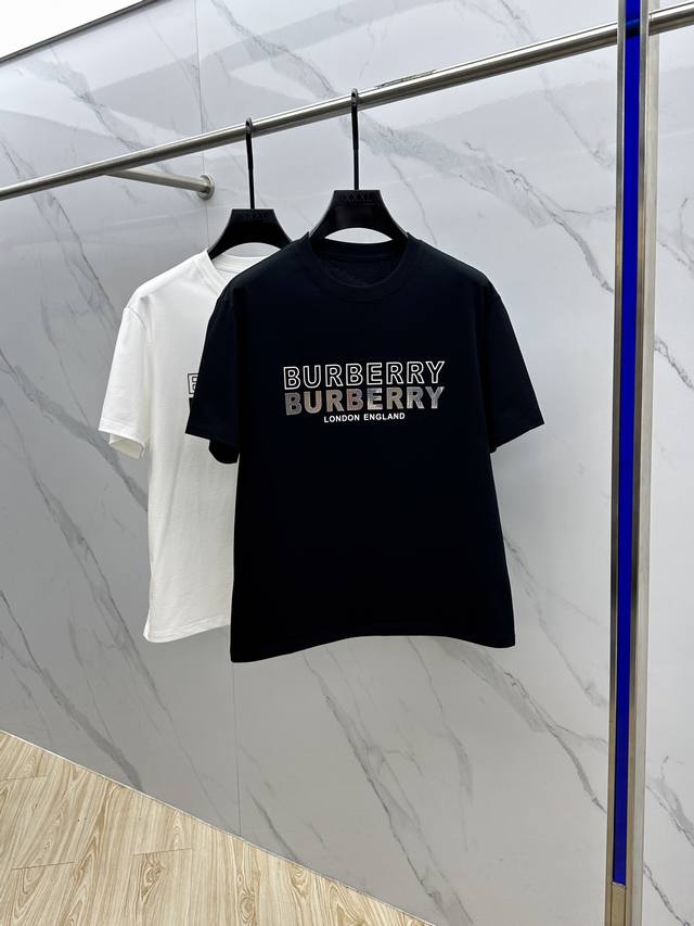 Burberry*巴宝莉 2025Fw春夏新品圆领打底外穿T恤，立体感Logo常规半袖纯棉打底T恤，棉，手感面糯有骨感，柔而有韧性。工艺处理，韧性和抗皱性能得到