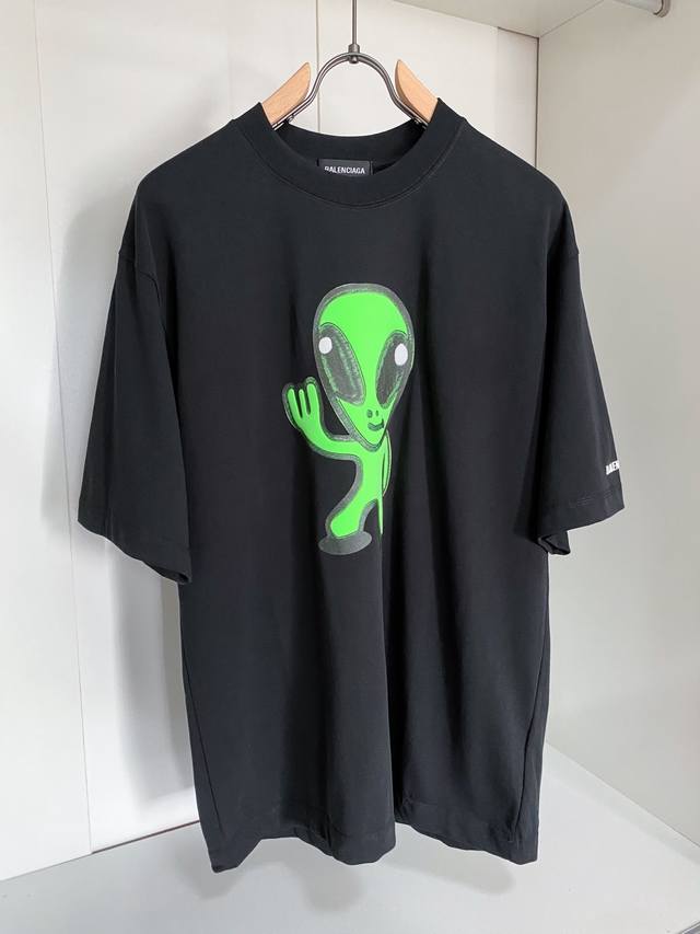 Balenciag 25Ss外星人荧光Tee 订染200G面料起订量9卷布 版型不改一丝一毫 用量极高 区别市场错误颜色看图打版先行版本 所有出品均有原版购入开