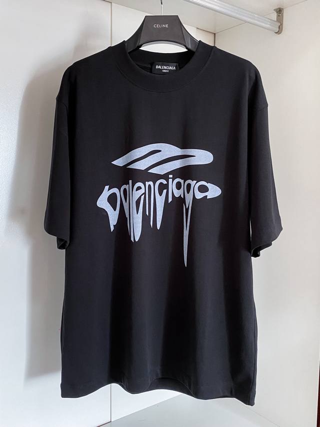 Balenciag 2025新款原单男士休闲打底短袖T恤！高端定制 时尚百搭爆款宽松版型 进口双股纯棉面料 螺纹袖口.领口衣摆 手感超柔软细腻 穿着亲肤舒适 高