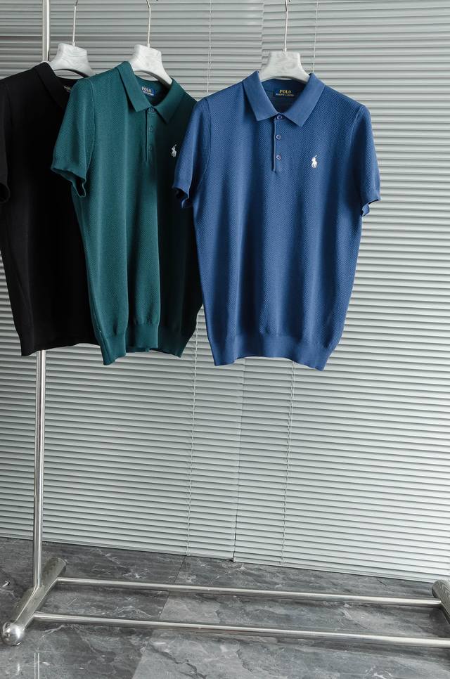 New# Polo 25Ss春夏新品 男士针织短袖衫！采用纤维超细与高弹的伊力特纱线织造而成，质感与纹理都是超级的柔和，非常的轻薄柔软，手感极其的细腻丝滑，纱线