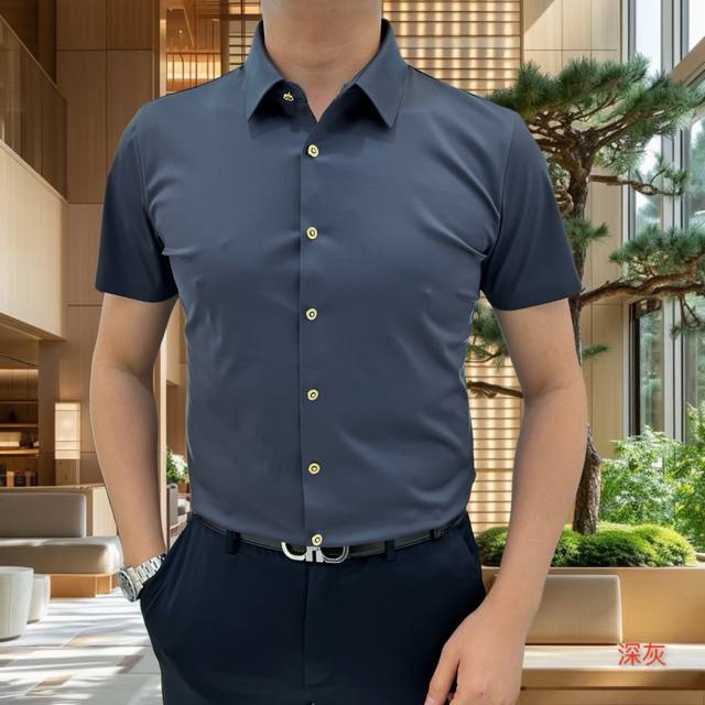 Armani阿玛尼 2025春夏款专柜最新款短袖衬衣休闲短袖衬衫 高端订制 设计前卫！重工艺设计 高端订制冰氧桑蚕丝无缝面料.手感柔软.穿着舒适.专柜级别精致车