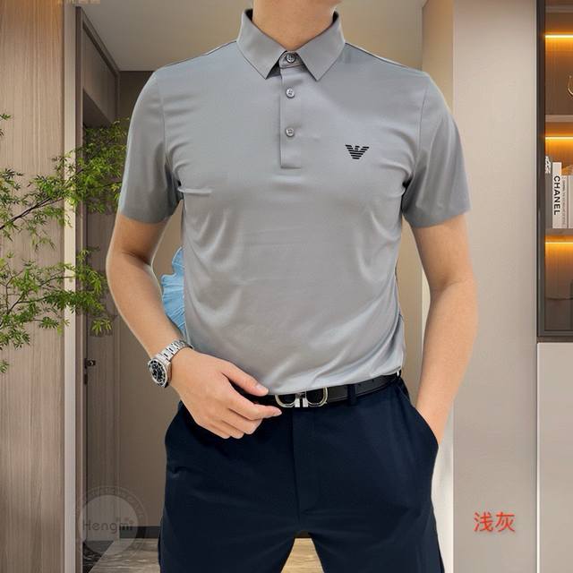 Armani阿马尼 2025春夏款专柜最新款短袖Polo衫翻领T恤 高端订制 设计前卫！胸前品牌Logo重工艺设计 高端订制冰氧桑蚕丝无缝面料.手感柔软.穿着舒