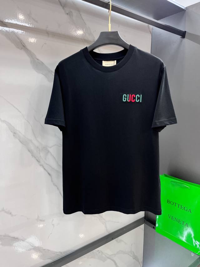 Gucci 2025专柜热销款纯棉短袖，面料经典标识图案Logo时尚简约潮流短袖，最顶级的品质专柜原单短袖，顶级制作工艺进口面料，专柜款独特设计，采用进口高端订