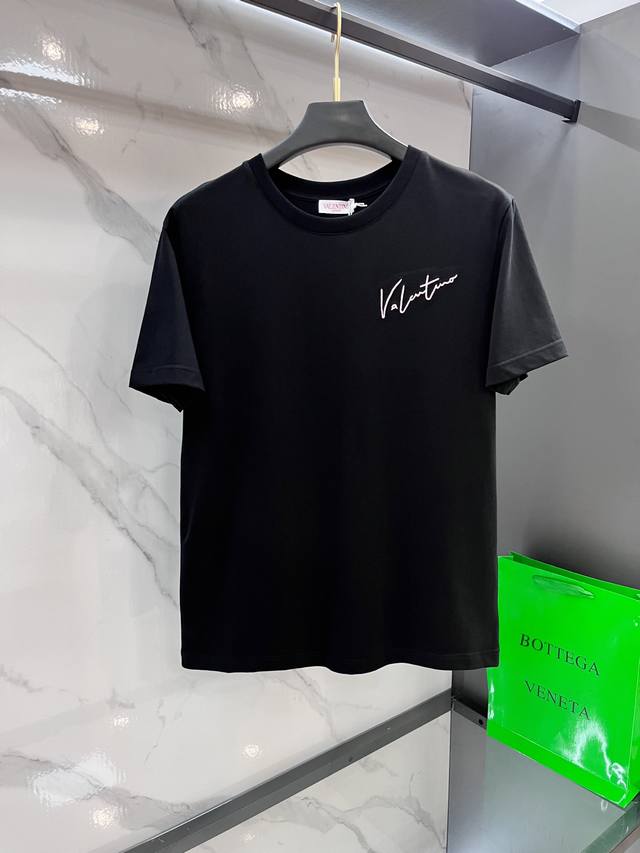 华伦天奴 2025专柜热销款纯棉短袖，面料经典标识图案Logo时尚简约潮流短袖，最顶级的品质专柜原单短袖，顶级制作工艺进口面料，专柜款独特设计，采用进口高端订制