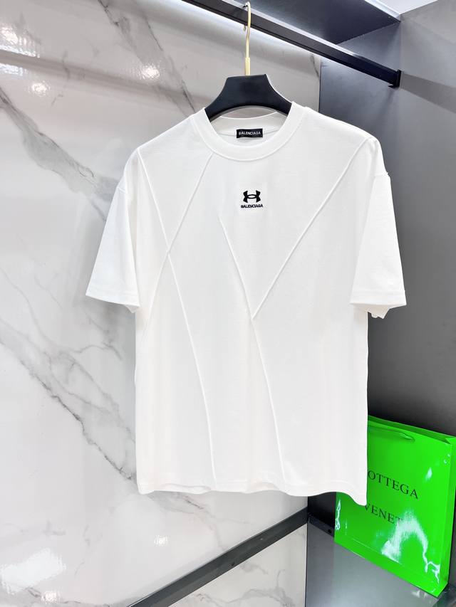 巴黎世家 2025专柜热销款纯棉短袖，面料经典标识图案Logo时尚简约潮流短袖，最顶级的品质专柜原单短袖，顶级制作工艺进口面料，专柜款独特设计，采用进口高端订制