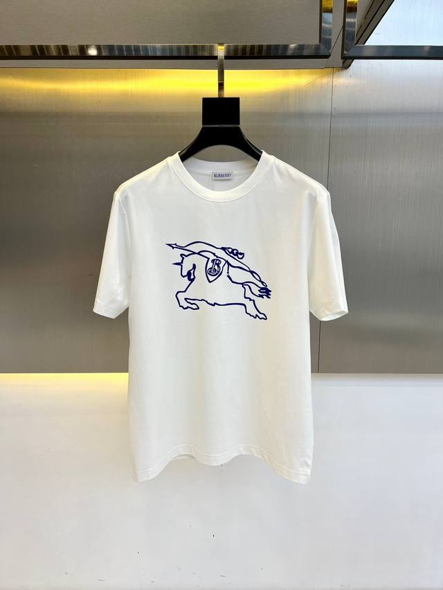 Bbr、2025春夏男士新款经典Logo圆领短袖T恤。进口纯棉面料， 冰感棉 面料手感丝滑柔软，透气亲肤性极佳，着身无比的舒适，整体质感相当之高！衣身胸前标志性