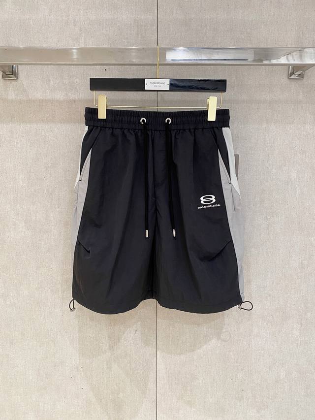 巴黎世家 男士精品休闲裤顶级面料休闲短裤 最新款上身版型无敌正绝对可以闭眼收的一款此款裤子非常百搭，弹力腰围,日常上班户外运动都可以穿着，是时尚休闲与户外运动的