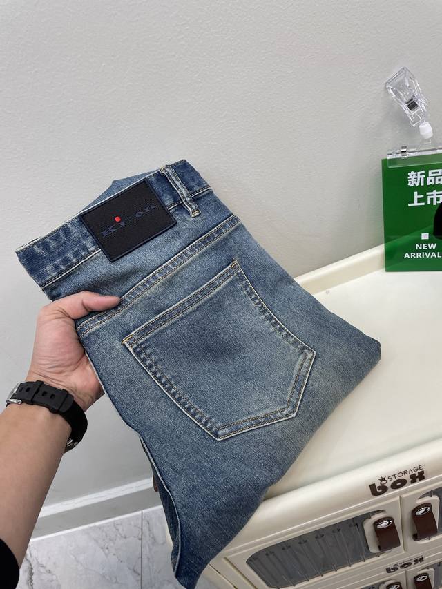 Kiton奇.顿5 新品复古色牛仔裤 25 Ss官网专柜新品热销 原版复刻人字纹铭牌+复杂辅料独家原版订制 柔软亲肤牛仔面料 重磅强烈推荐 +洗水外贸品质感细节