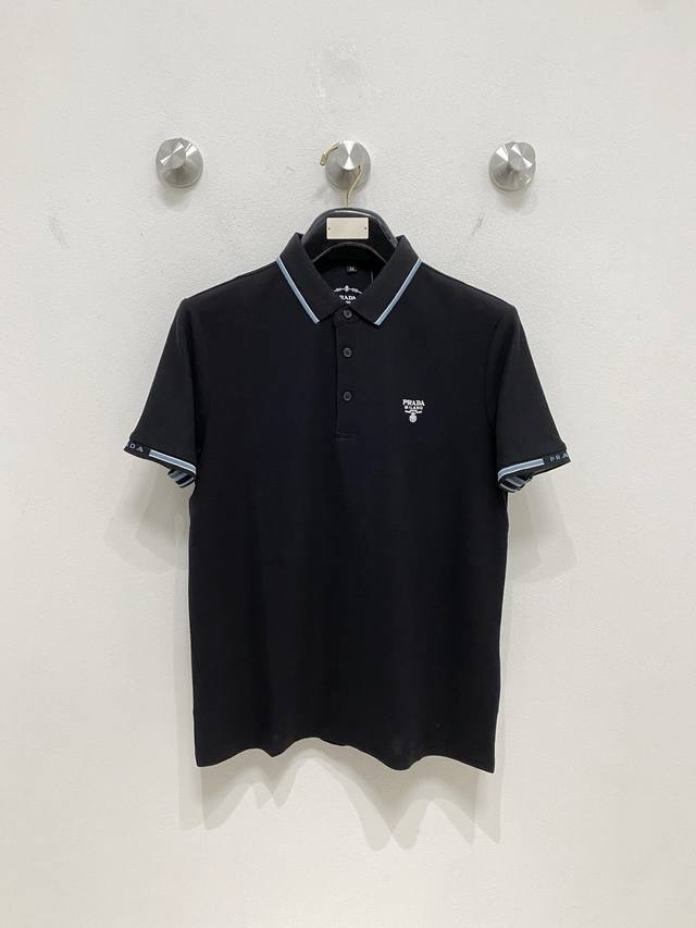 新品上市 普拉达 2025Ss夏季新款字母Logo男士翻领Polo衫！经典商务男款，高端男装的天花板级别的商务男款！简约时尚大气不失优雅，单穿内搭体面过人，品质