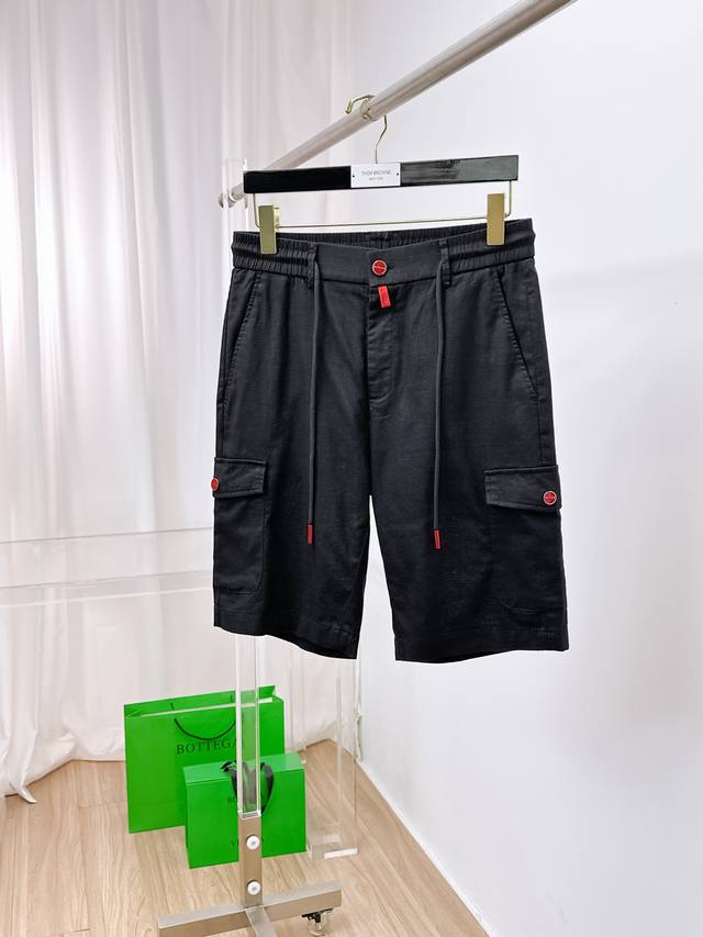 Kiton 男士精品休闲裤顶级面料休闲短裤 最新款上身版型无敌正绝对可以闭眼收的一款此款裤子非常百搭，弹力腰围,日常上班户外运动都可以穿着，是时尚休闲与户外运动