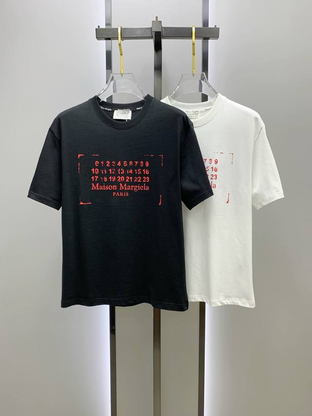 马吉拉2025夏季新款短袖T恤，个性艺术系列全网独家首发 百搭款细节处理完美纯棉面料十分精致 原版面料 网红明星同款高版本 高品质手感非常舒服 时尚又个性 超级