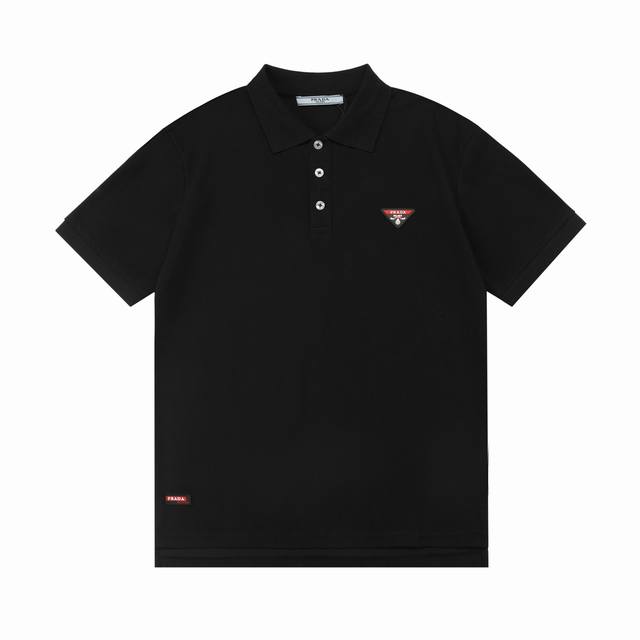 Prada 普拉达 2025新款 轻奢主义 定制皮章字母Logo 男女同款 休闲Polo衫 定制珠地面料 领标吊牌主唛三标齐全 颜色：黑色 尺码：S M L X