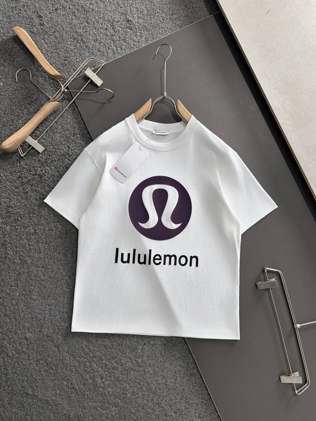 顶级版本 区别通货 25Ss Lulu 夏季新款 重磅推出双纱纯棉面料短袖 春夏走秀款 个性独家款式 男女同款 采用进口定制定染面料 后领锁链底全包肩 过水不变