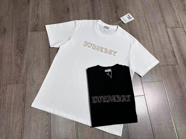Burberry短袖T恤 工艺：刺绣 颜色：黑色 白色 码数：S～Xl 面料：精梳紧密棉盖棉280G 柔顺手感，做工细致。男女同款宽松版型！