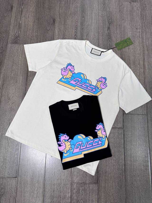 Gucci 短袖T恤 工艺：印花 颜色：黑色 白色 码数：S~Xl 面料：精梳紧密棉盖棉280G 柔顺手感，做工细致。男女同款宽松版型！
