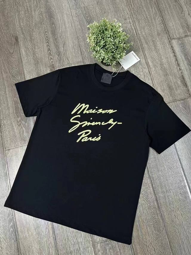 Givenchy短袖T恤 工艺：刺绣 颜色：黑色 白色 码数：S～Xl 面料：精梳紧密棉盖棉280G 柔顺手感，做工细致。男女同款宽松版型！