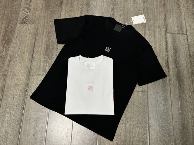 Givenchy 短袖T恤 工艺：印花 颜色：黑色 白色 码数：S~Xl 面料：精梳紧密棉盖棉280G 柔顺手感，做工细致。男女同款宽松版型！