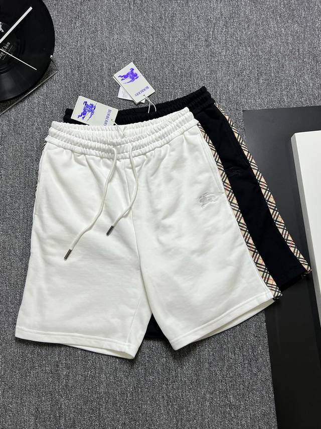 Barburry 2025夏款 原版面料 手感非常舒服 宽松版型男女都非常合适 尺码：Smlxl 可配套装 吊牌 领标 水洗麦 三标齐全 颜色: 黑 白