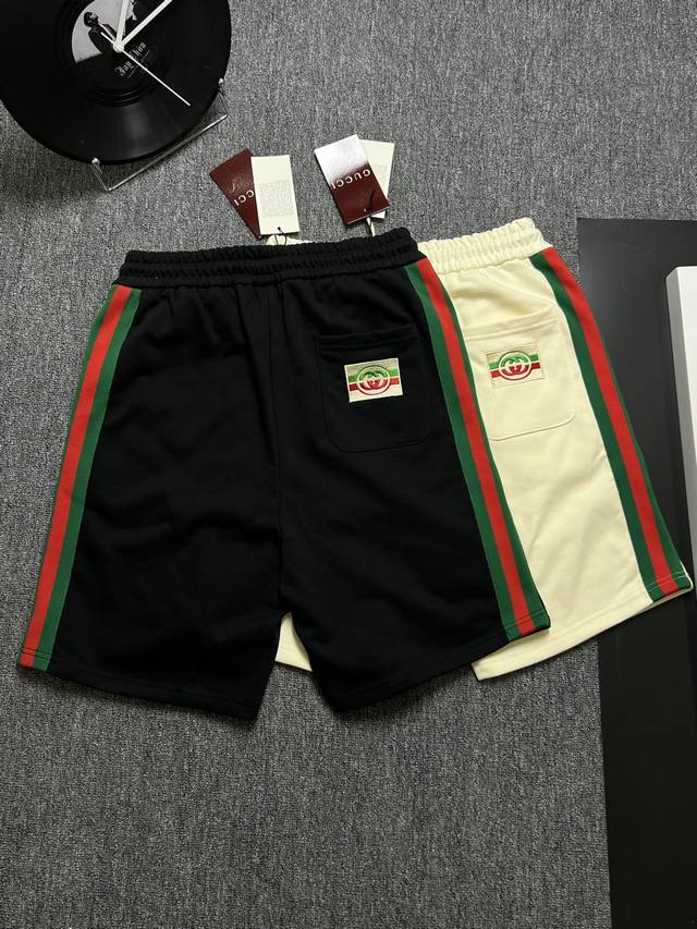 Gucci 2025夏款 原版420G牛肚面料 手感非常舒服 宽松版型男女都非常合适 尺码：Smlxl 可配套装 吊牌 领标 水洗麦 三标齐全 颜色: 黑 杏