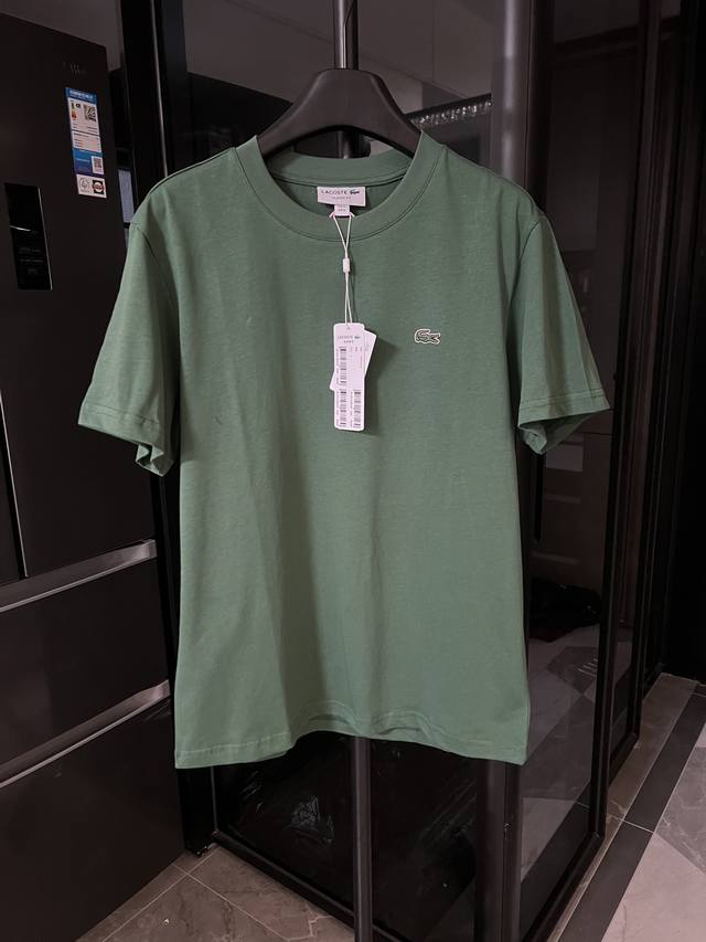 隔天 Lacost 鳄鱼 经典胸口小标刺绣棉质短袖T恤1:1 绿色 定制主标 辅料 水洗齐全 品牌精密刺绣标 甄选250克32支紧密纺双纱纯棉面料 质感厚实但是