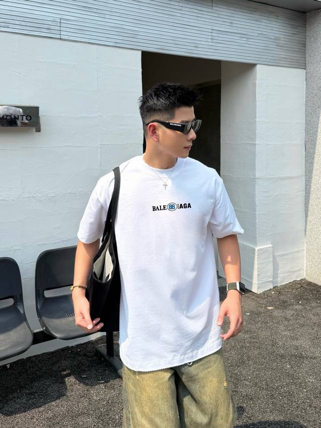 Balenciaga 2025Ss春夏新款短袖 全棉平纹面料打造 再洗水定型 磨破工艺 前胸Logo3D立体压胶工艺 高品质 手感柔软 定制面料 做工精细 男女