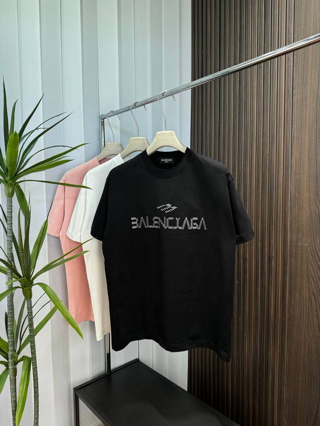 Balenciaga 2025Ss春夏新款短袖 全棉平纹面料打造 再洗水定型 磨破工艺 前胸Logo3D立体压胶工艺 高品质 手感柔软 定制面料 做工精细 男女